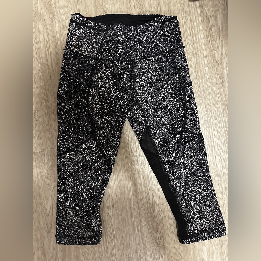 Lululemon Black, White & Grey Capris Shorts